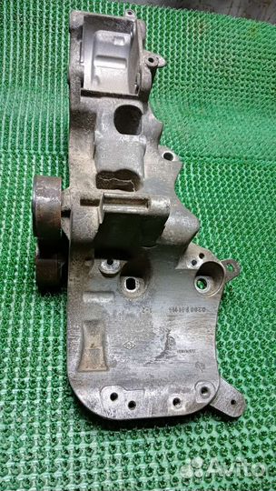 Кронштейн генератора гура Рено Логан 1 рестайл