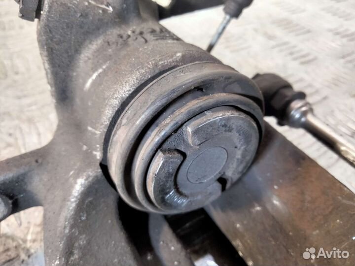 Суппорт задний правый Peugeot 3008