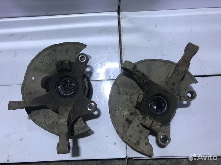 Поворотный кулак передний Kia Rio 1