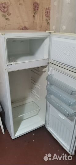 Холодильник бу. Не морозит