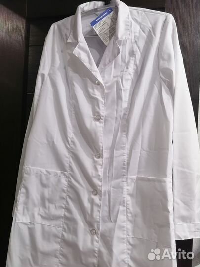 Белый медицинский халат