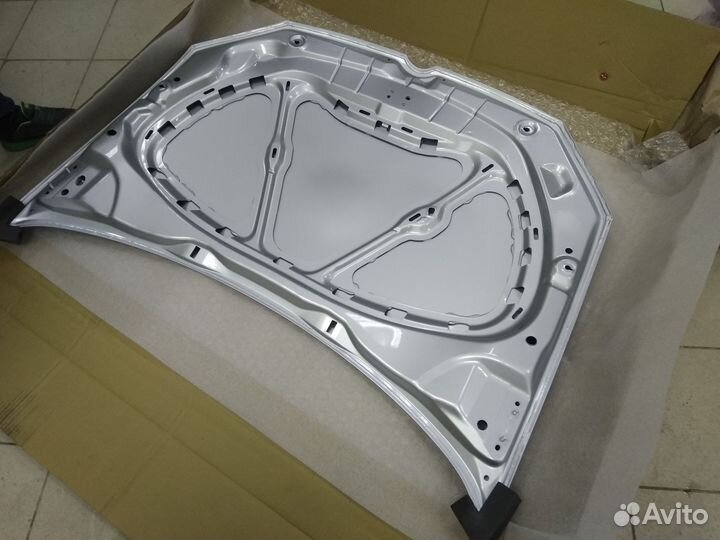 Капот Volkswagen Polo седан в цвет