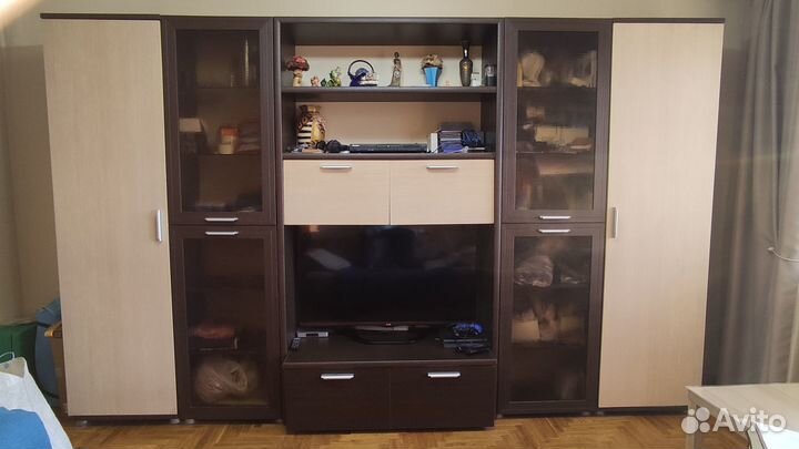 Стенка фабрики трия