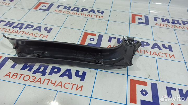 Обшивка двери багажника правая Audi Q7 4L08676084P