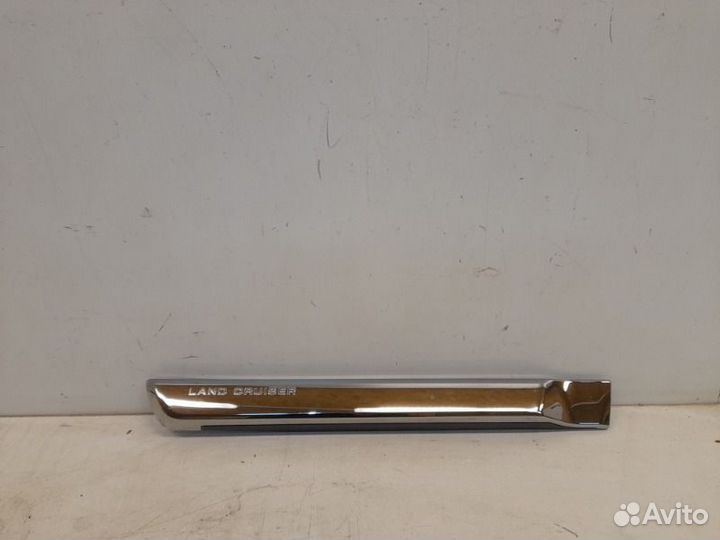 Молдинг двери задний правый Toyota Land Cruiser