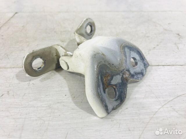 Петля двери перед прав низ KIA RIO 4 1.4 мт