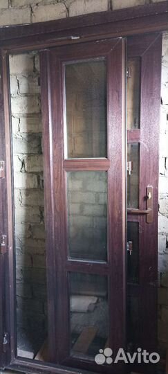 Дверь пластиковая входная б/у