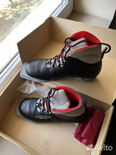 Лыжные ботинка кожаные 39 размер