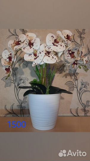 Искусственные цветы в горшках