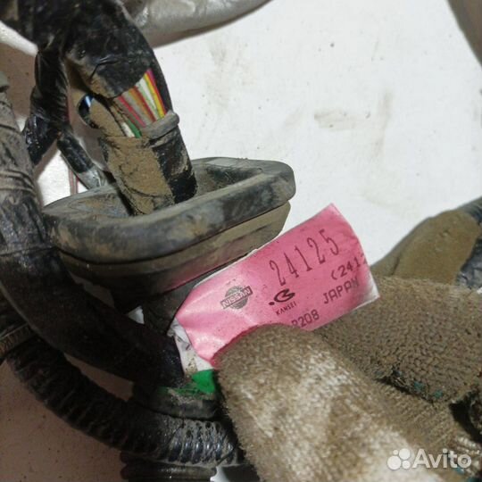 Проводка передней левой двери наNissan Maxima A33