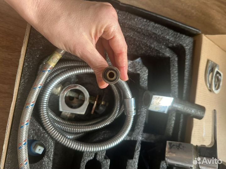 Смеситель и кран с комплектующими на борт ванной