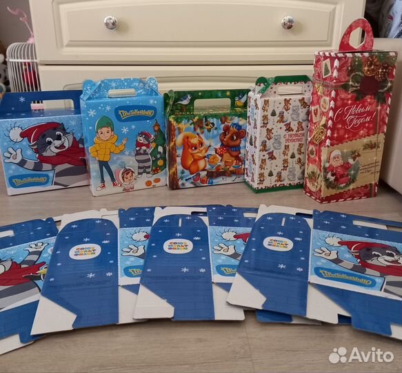 Коробки новогодние для подарков