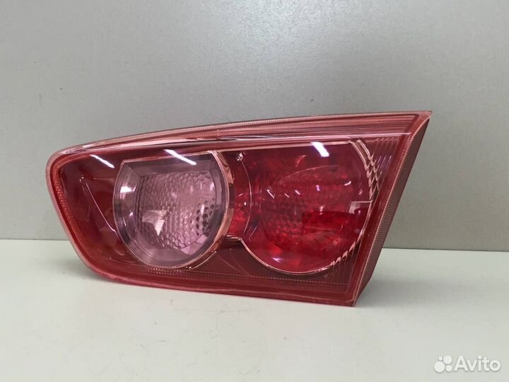 Фонарь задний внутренний правый Mitsubishi Lancer