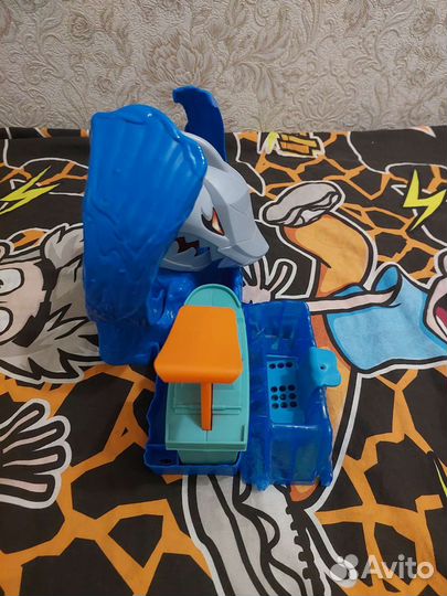 Hot wheels трек акула