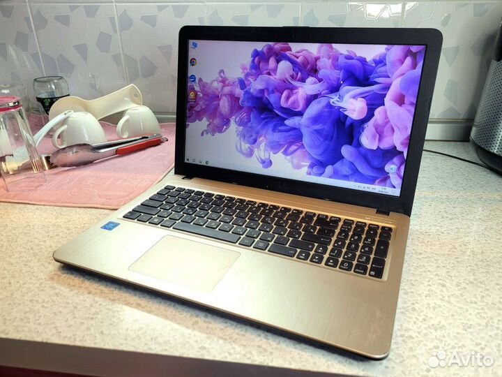 Ноутбук asus с 4 ядра 2.4ггц + ссд
