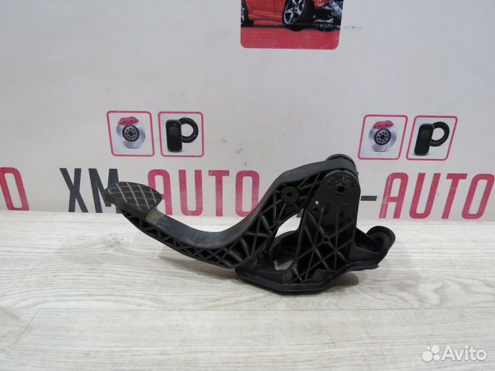 Педаль сцепления Skoda Rapid