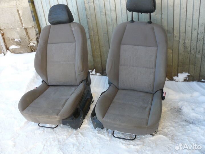 Передние сидения для Peugeot 307