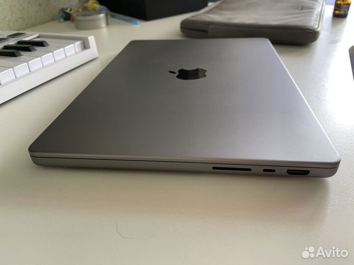 Macbook pro 14 m2 pro 16