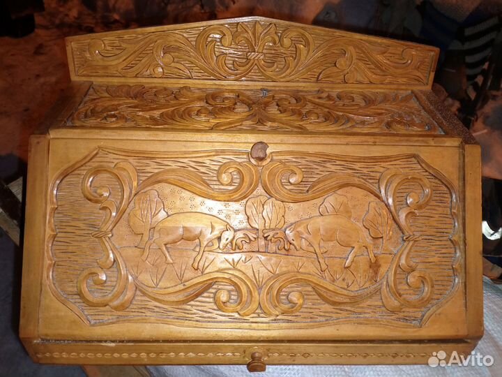 Резная хлебница