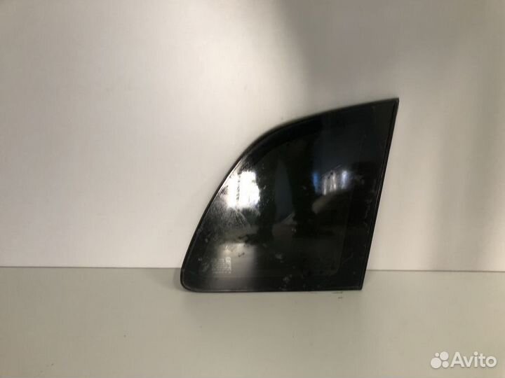 Стекло кузовное глухое правое Hyundai Matrix 2001