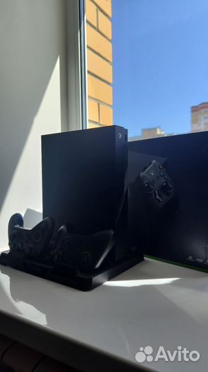 Xbox one x 1tb с game pass и игрой