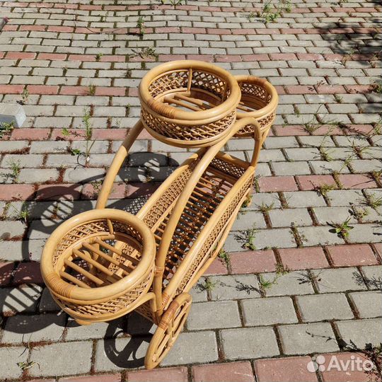 Полка для цветов из ротанга наполная