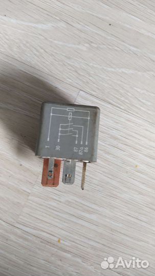 Реле Audi 8A0951253B