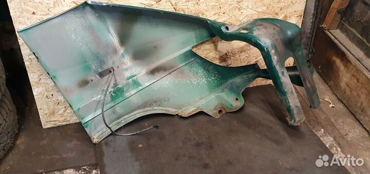 Переднее левое крыло Sprinter 1