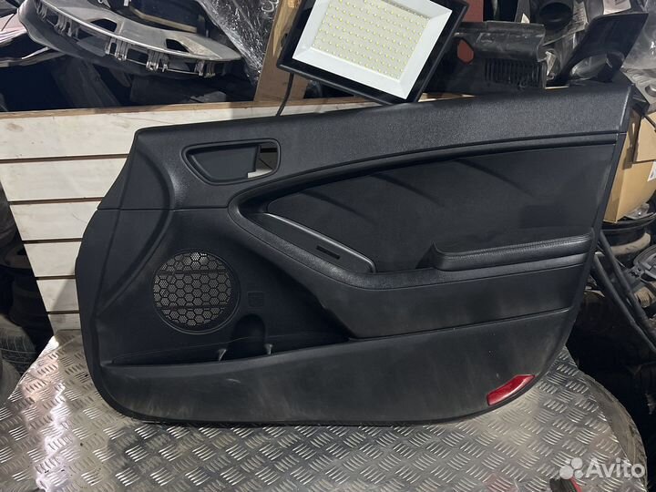 Общивка двери передний правый kia cerato 3