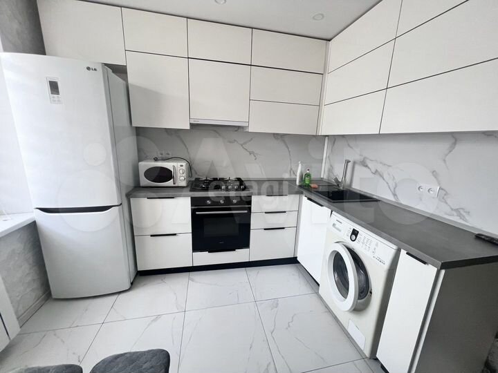 2-к. квартира, 52 м², 1/10 эт.