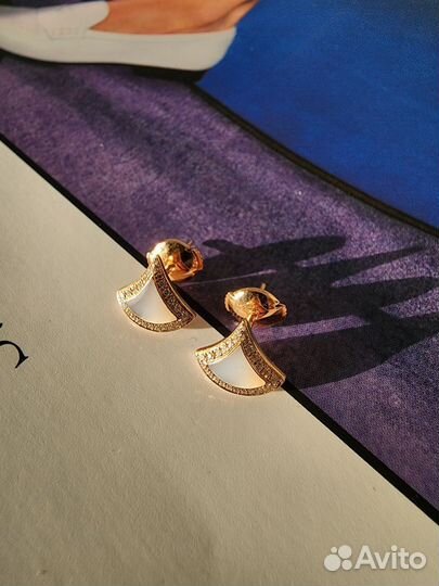 Золотые серьги Bvlgari бриллиантами