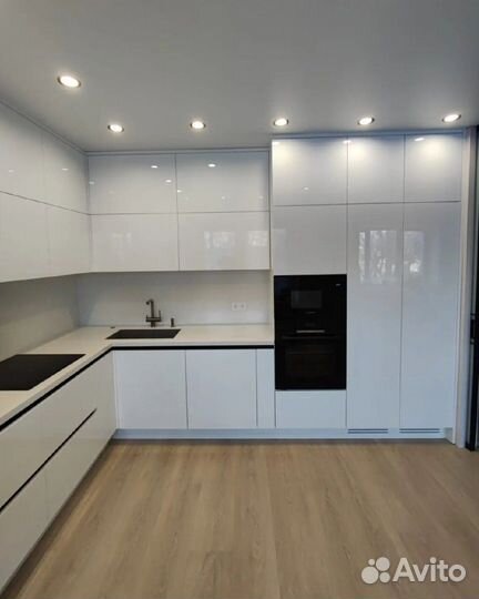 Кухонный гарнитур угловой