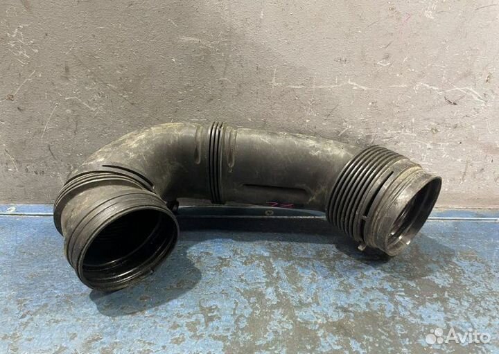 Патрубок воздушного фильтра Volkswagen Touareg GP