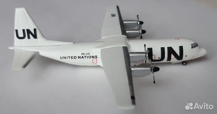 Модель самолета Lockheed L-100-30 