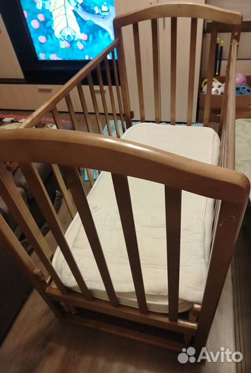 Кроватка с маятником