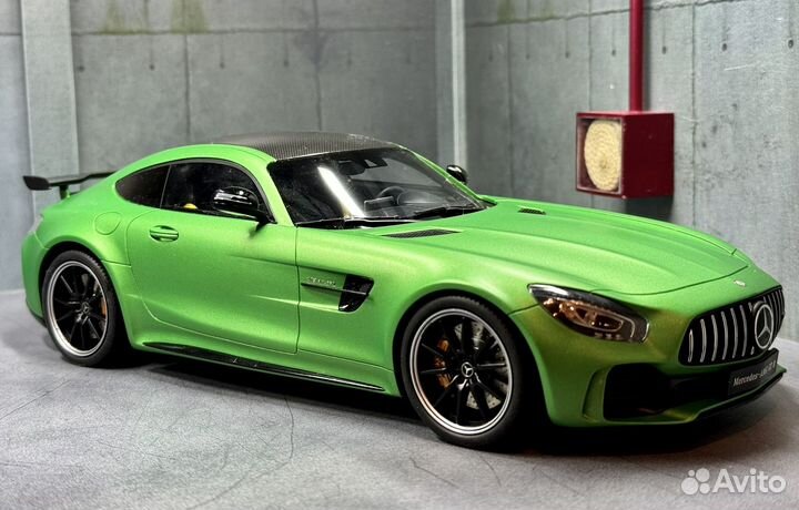 Модель Mercedes-AMG GT-R Green GT Spirit 1/18