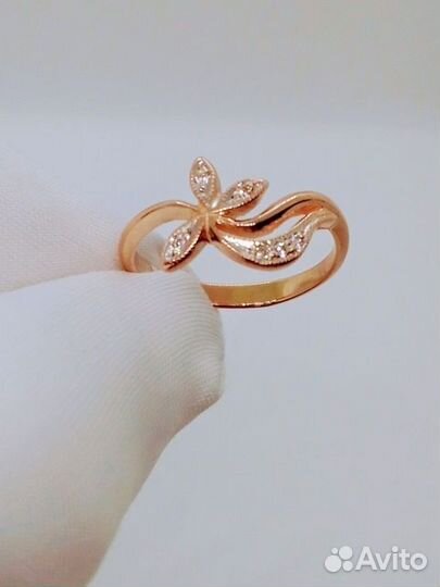 Золотое кольцо с камнем 16р