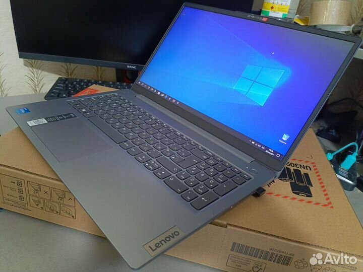 Lenovo- Fhd, i3-13 Gen: 6x4,5ghz, 8ddr5, UHd, Ssd