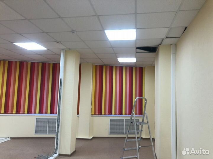 Рулонные шторы в коробе и с направляющими E0961