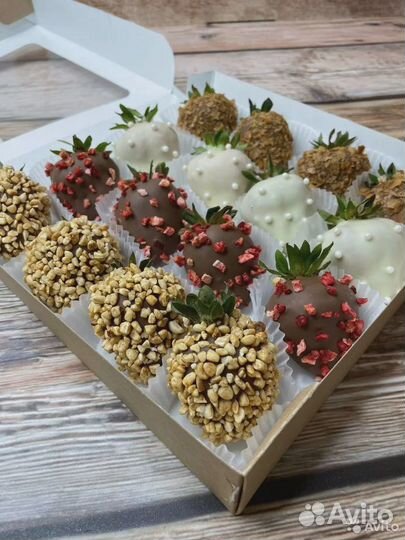 Клубника в бельгийском шоколаде / букеты / наборы