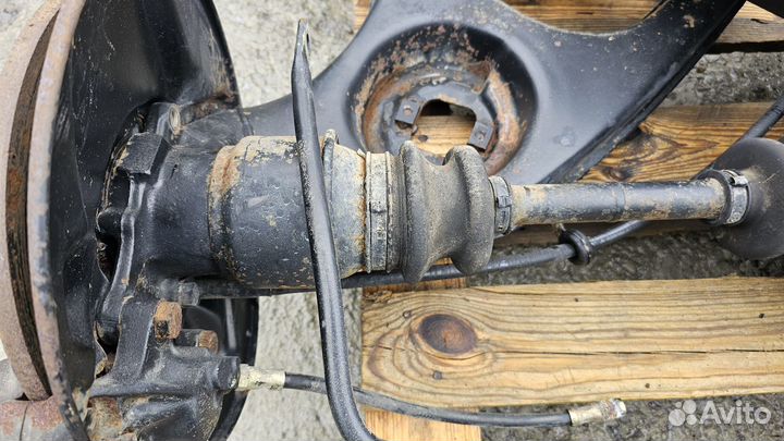 Задний подрамник в сборе на Mercedes W123