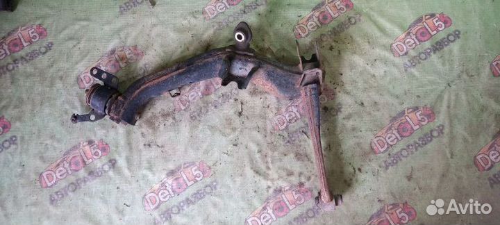 Задний правый рычаг Toyota Avensis T250