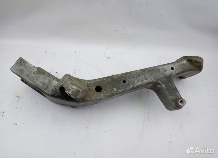 Кронштейн переднего бампера, левый renault trucks