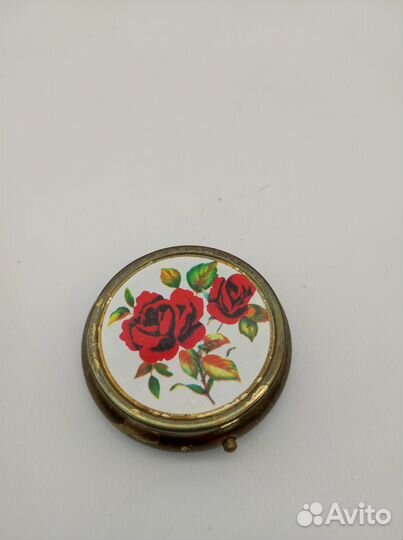 Шкатулка таблетница винтажная металл высота 1,5 с