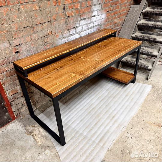 Компьютерный стол из массива