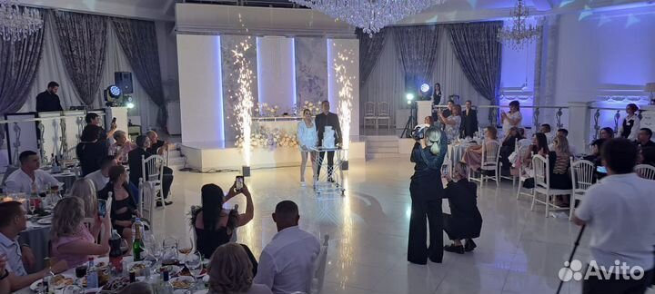 Свадьба.Тяжелый дым.Дорожки из фонтанов