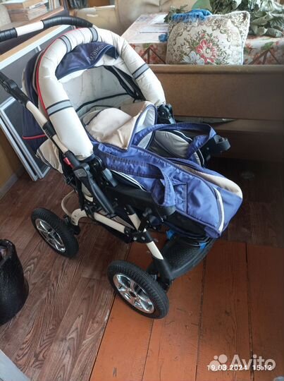 Прогулочная коляска с надувными колесами