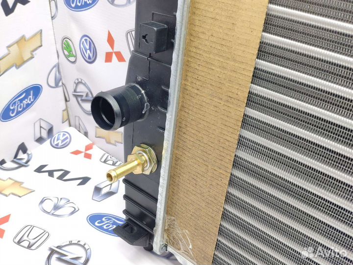 Радиатор охлаждения Chevrolet Aveo T250 1.4(05-11)