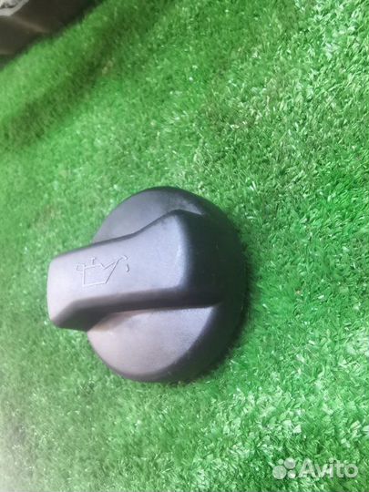 Крышка маслозаливной горловины Volkswagen Touareg