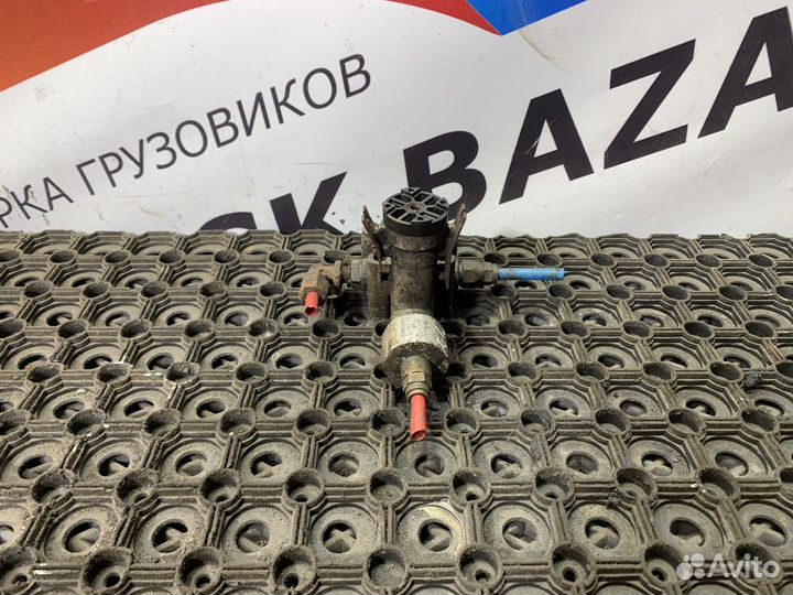 1195182418 Кран управление тормозами прицепа